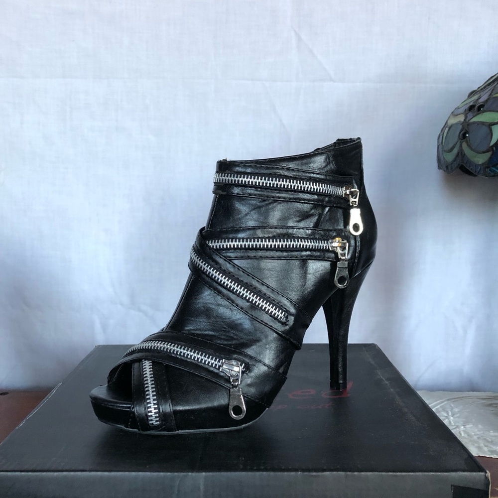 Zipper heels